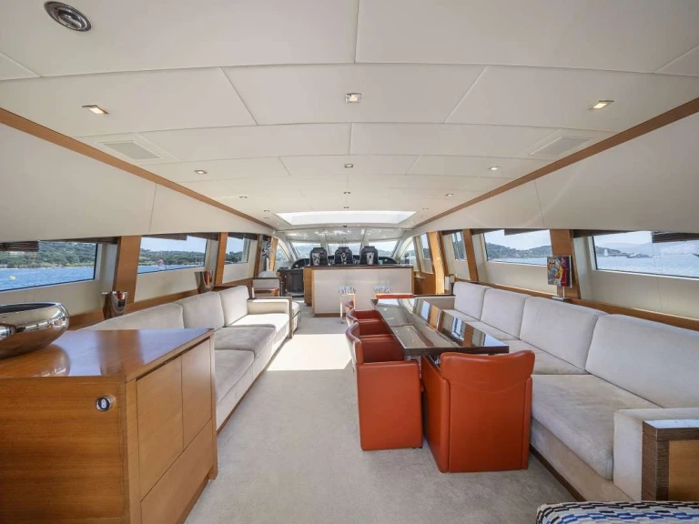 Luxury Yacht to hire Port Grimaud at the best price