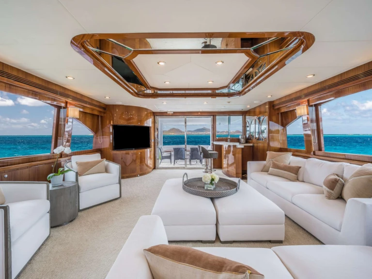 Hire Luxury Yacht Hargrave with a boat licence