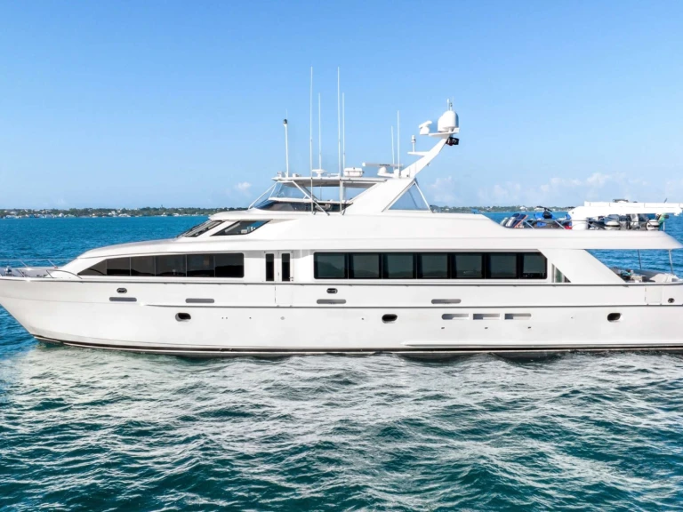 Hire Luxury Yacht with or without skipper Hatteras Newport