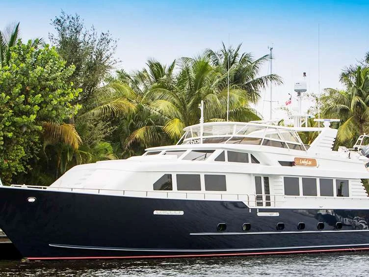 Hire Luxury Yacht with or without skipper Broward East Hampton