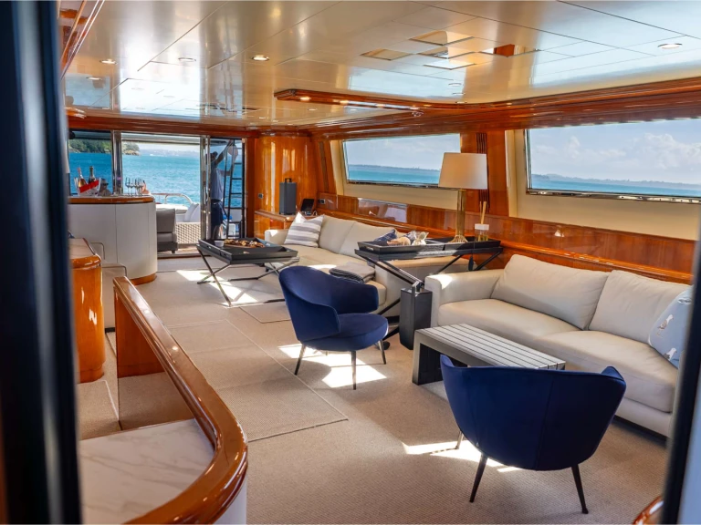 Hire Luxury Yacht Falcon with a boat licence