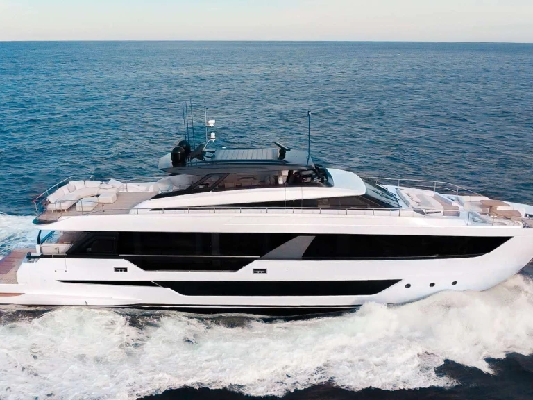 Hire Luxury Yacht with or without skipper Ferretti Nassau
