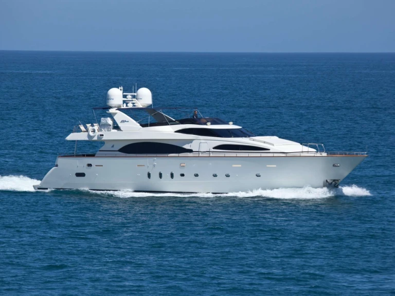 Luxury Yacht to hire La Paz at the best price