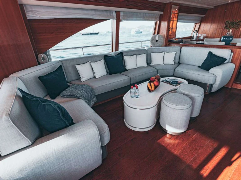 Yacht charter Rome - Couach Lady Amanda on SamBoat