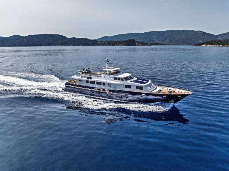 Hire Luxury Yacht Picchiotti with a boat licence