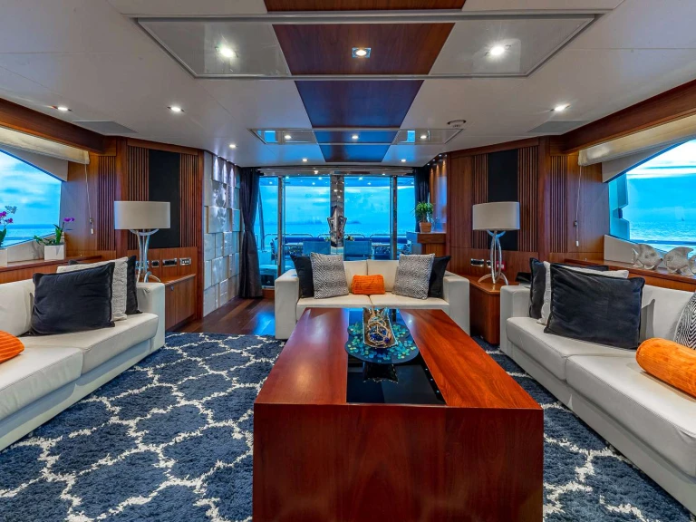Hire Luxury Yacht Sunseeker with a boat licence