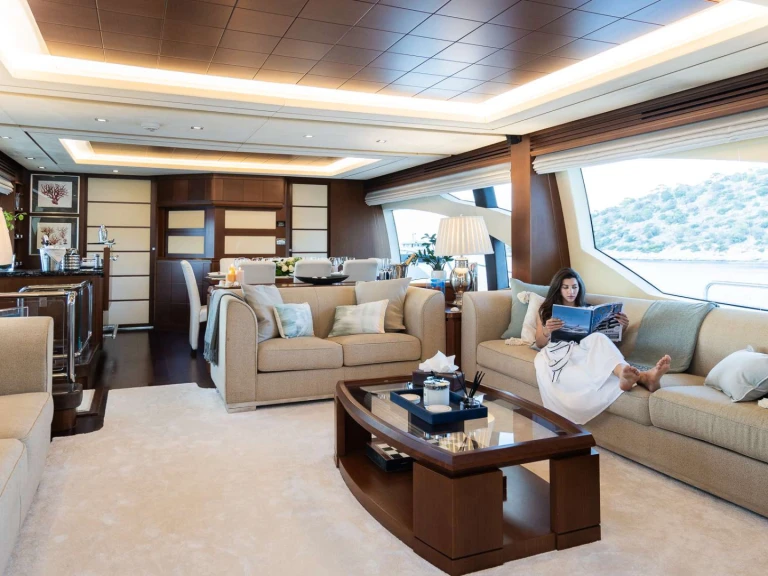 Luxury Yacht hire in Athens - Azimut Koukles