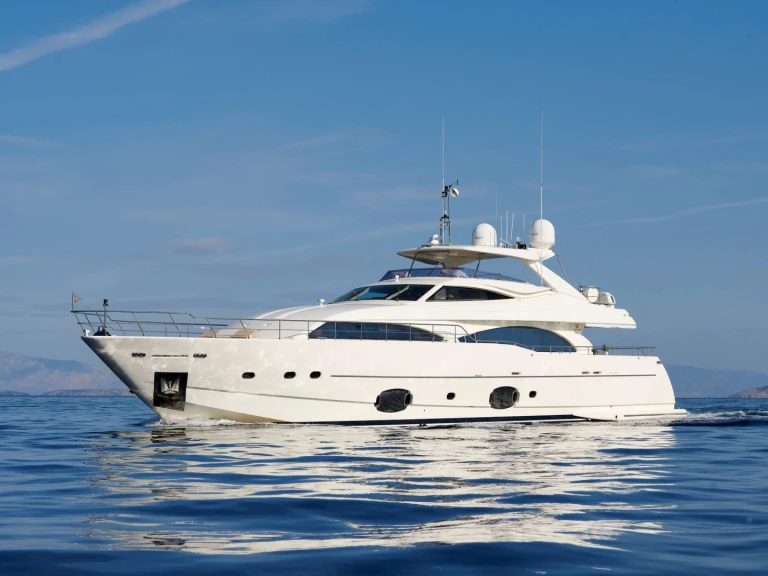 Luxury Yacht to hire Athens at the best price