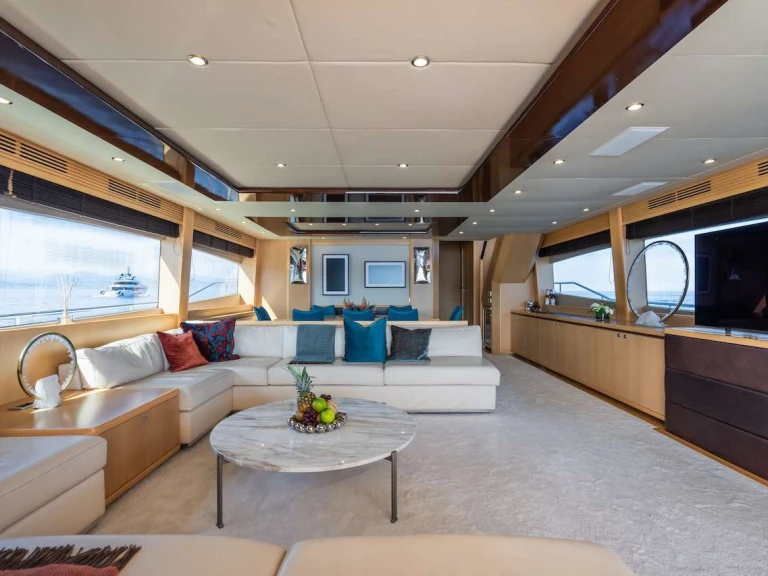 Hire Luxury Yacht Princess, UK with a boat licence