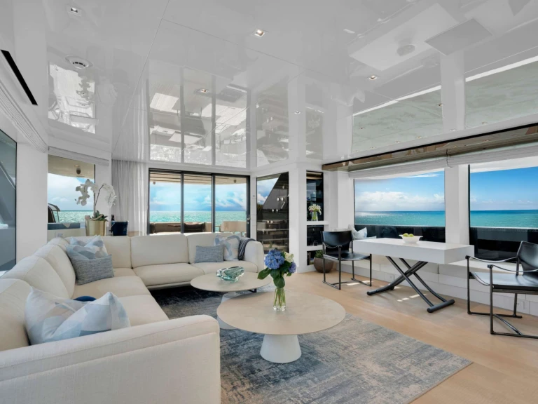Hire a San Lorenzo SWEET VIRGINIA Bahamas