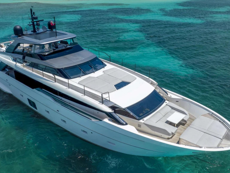 Luxury Yacht to hire Miami at the best price