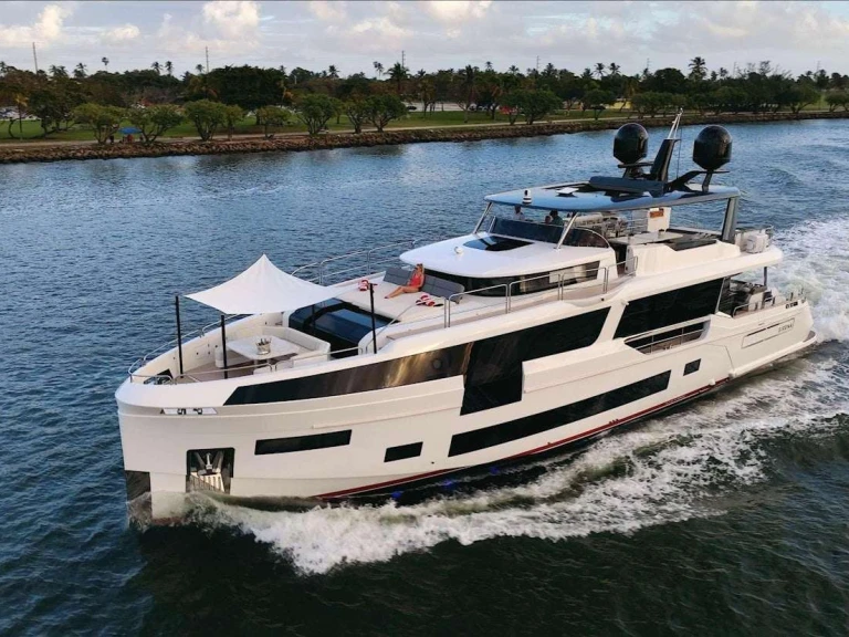 Hire Luxury Yacht Selene with a boat licence