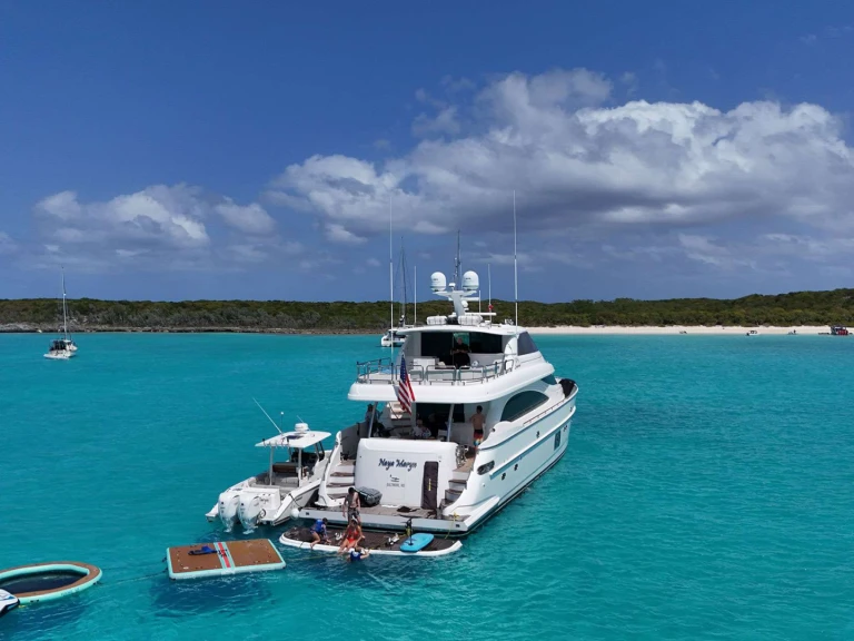 Yacht hire Nassau cheap Naya Maryn