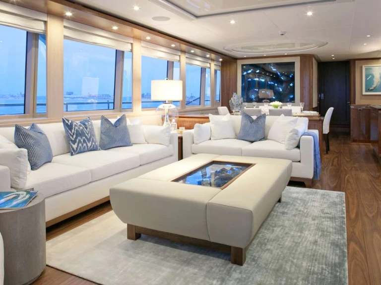 Luxury Yacht to hire Valletta at the best price