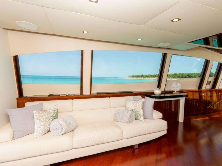 Yacht hire Nassau cheap NEW LIFE