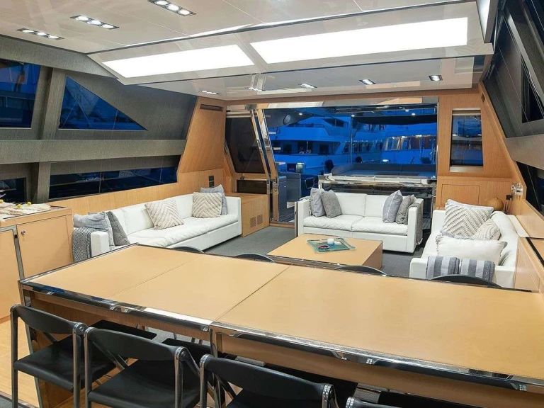 Luxury Yacht hire in Athens - Riva WHATEVER