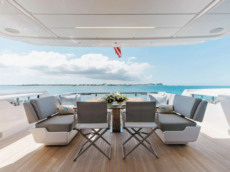 Hire Luxury Yacht with or without skipper Ferretti Nassau