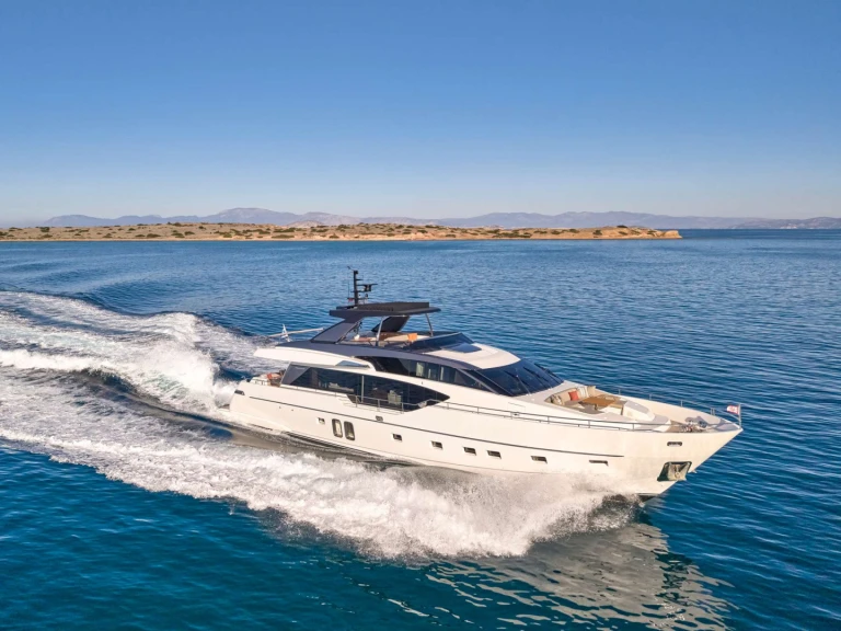 Hire Luxury Yacht San Lorenzo with a boat licence