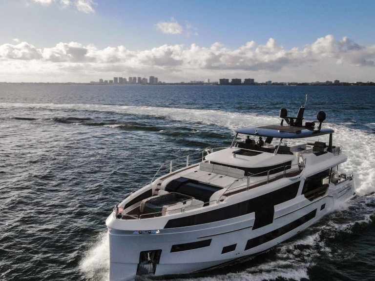 Hire Luxury Yacht with or without skipper Sirena Bahamas