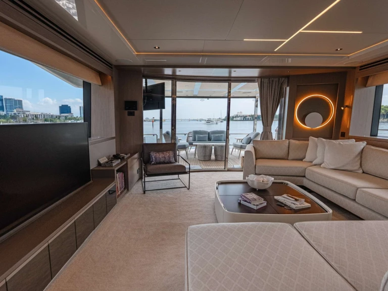 Luxury Yacht to hire Bahamas at the best price