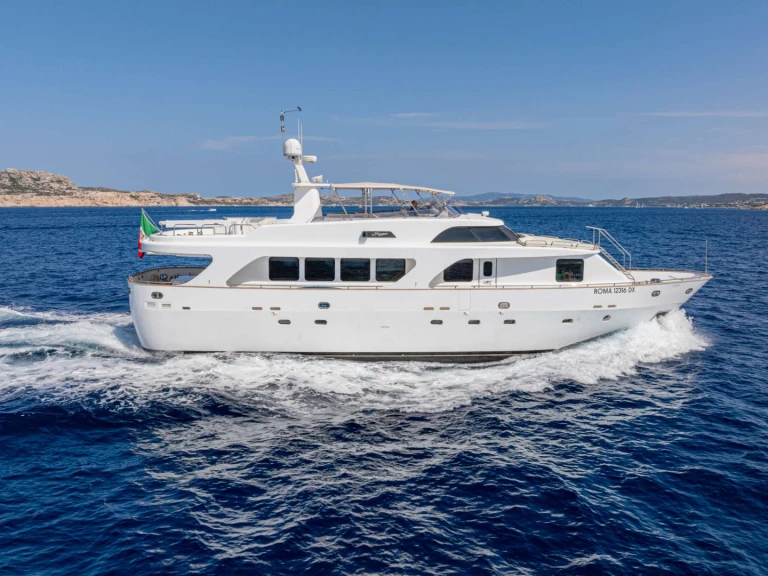Luxury Yacht to hire Olbia at the best price