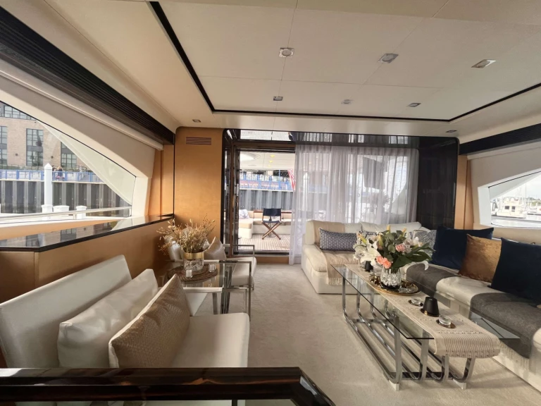 Charter a Azimut 86  Italian Yacht  in Miami on Samboat