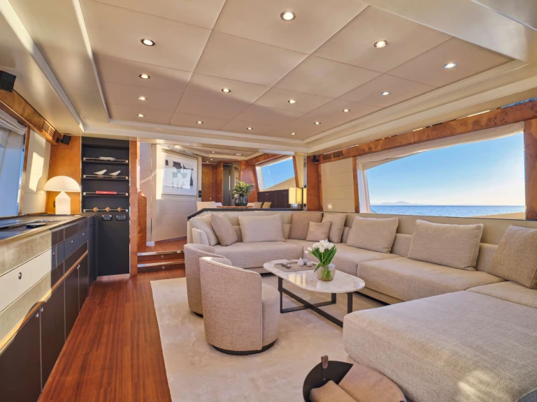Luxury Yacht hire in Athens - Riva ANLIA