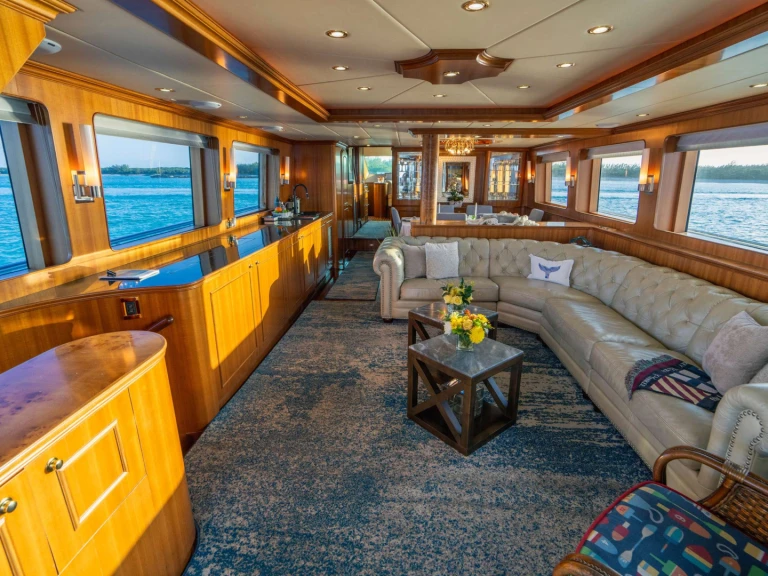 Hire Luxury Yacht with or without skipper Horizon New England