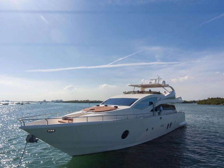Yacht hire Miami cheap Italian Yacht 85