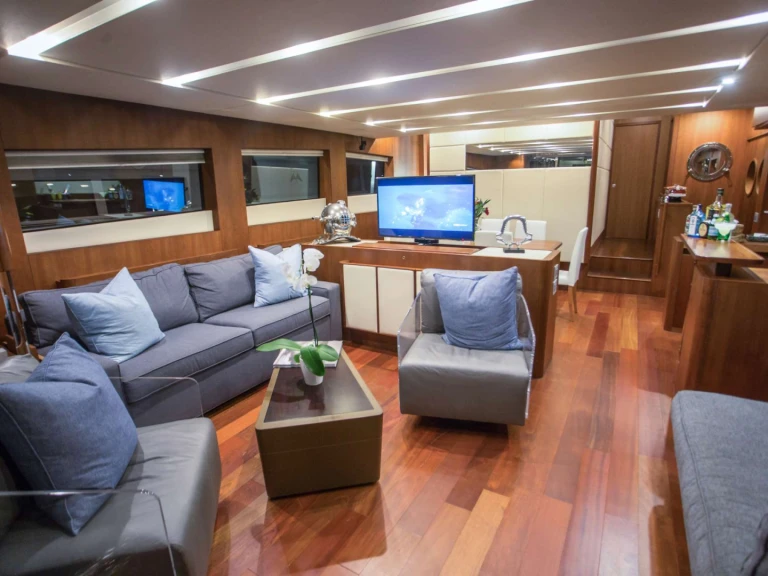 Charter a Aicon Italian Yacht 85 in Miami on Samboat