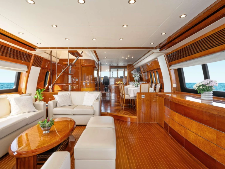 Yacht hire Piraeus cheap GEKTOR