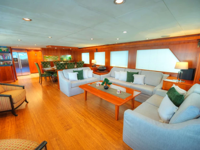 Charter a Custom VOYAGER in Valletta on Samboat