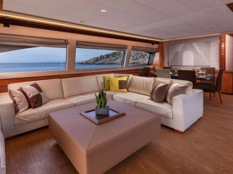 Luxury Yacht to hire Athens at the best price
