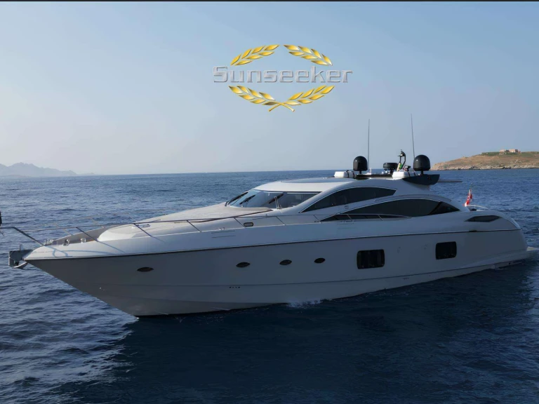 Luxury Yacht to hire Poltu Quatu at the best price