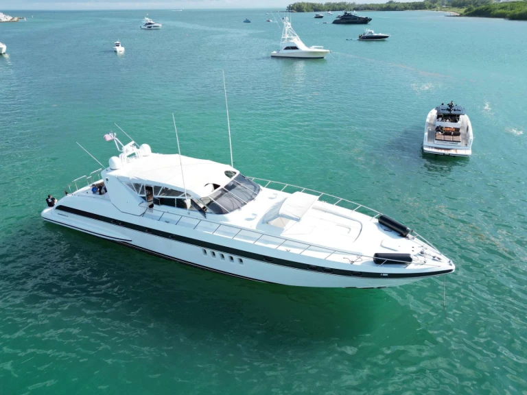 Luxury Yacht to hire Miami Beach at the best price