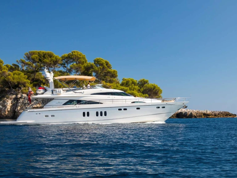 Charter a Fairline-Squadron D5 in Antibes on Samboat