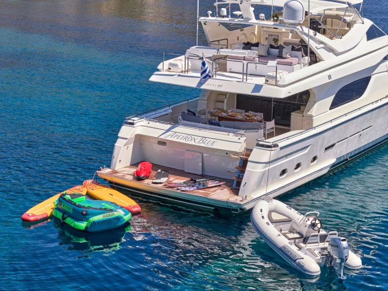 Charter a Ferretti APEΙRON BLUE in Lávrio on Samboat