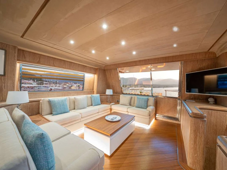 Luxury Yacht to hire Cephalonia island at the best price