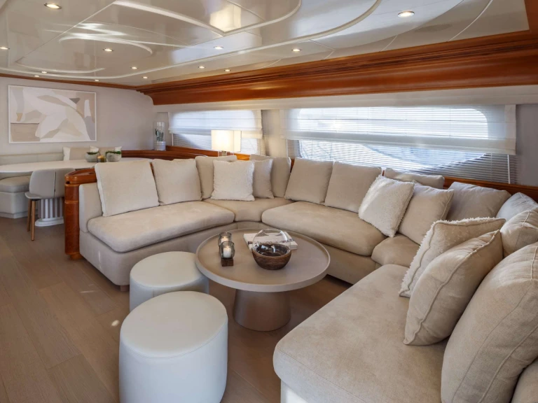 Luxury Yacht hire in Greece - Posillipo VA BENE