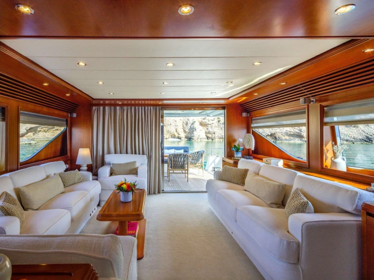 Luxury Yacht to hire Athens at the best price