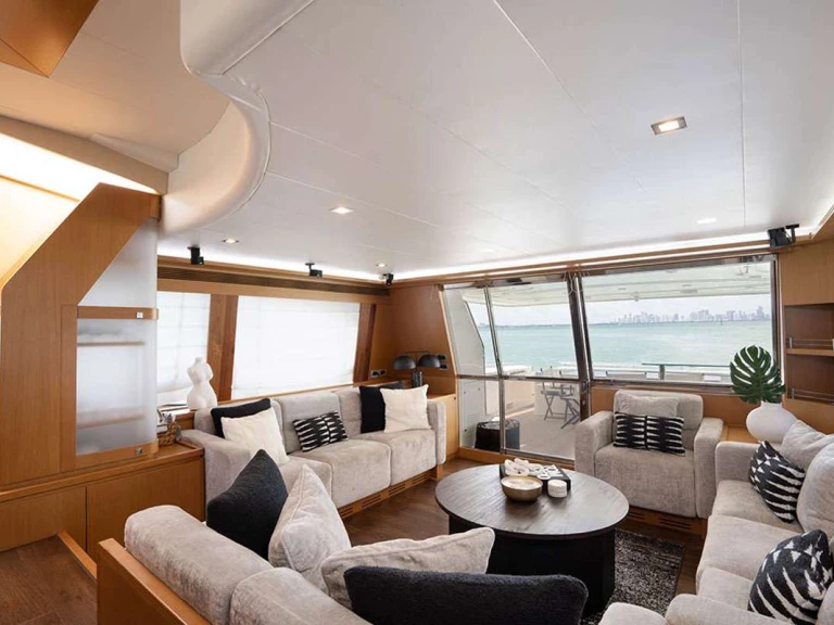 Hire Luxury Yacht Ferretti with a boat licence