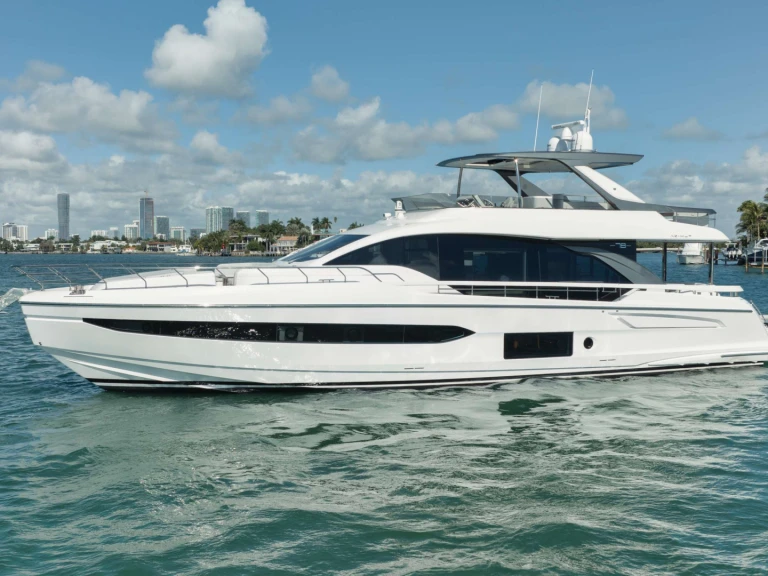 Charter a Azimut Nena in Aventura on Samboat