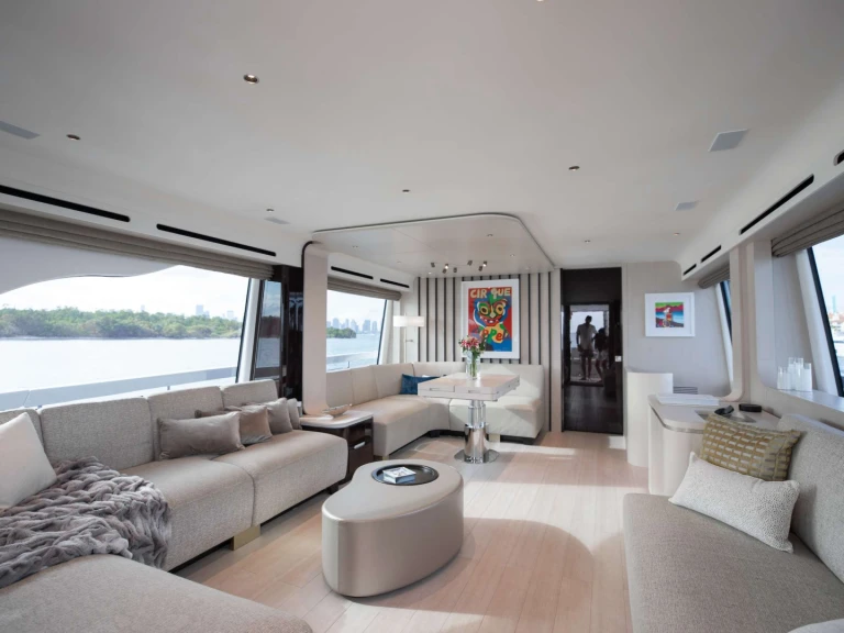 Hire Luxury Yacht with or without skipper Azimut Aventura