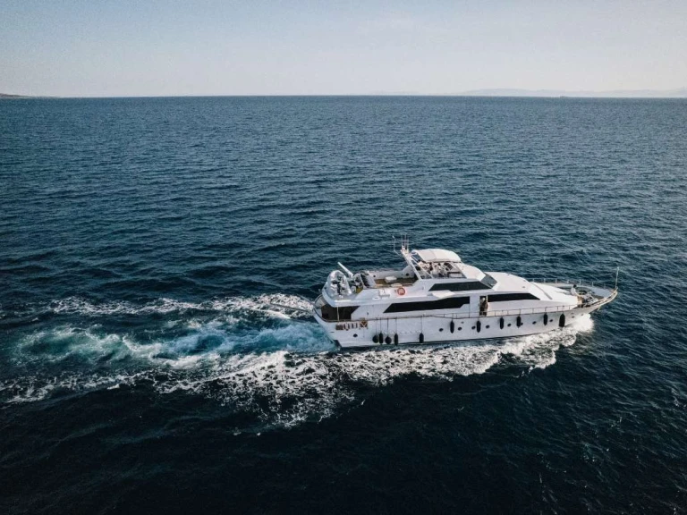 Luxury Yacht hire in Athens - Versilcraft CARIÑO