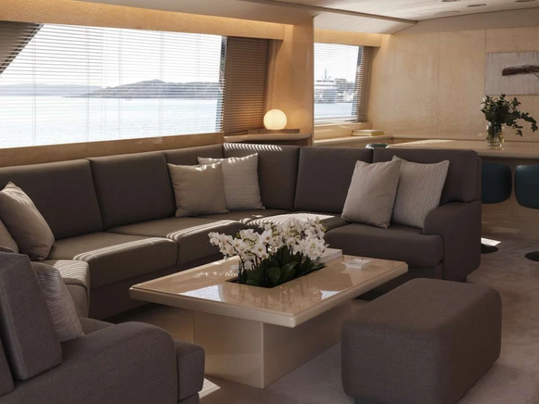 Hire Luxury Yacht with or without skipper Versilcraft Athens