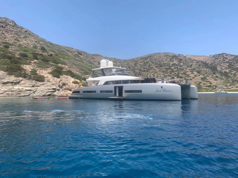 Luxury Yacht to hire Athens at the best price