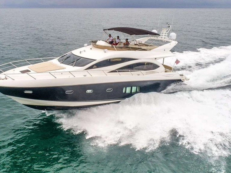 Luxury Yacht hire in Bahamas - Sunseeker TWINS