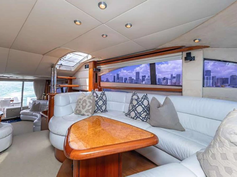 Luxury Yacht to hire Miami at the best price
