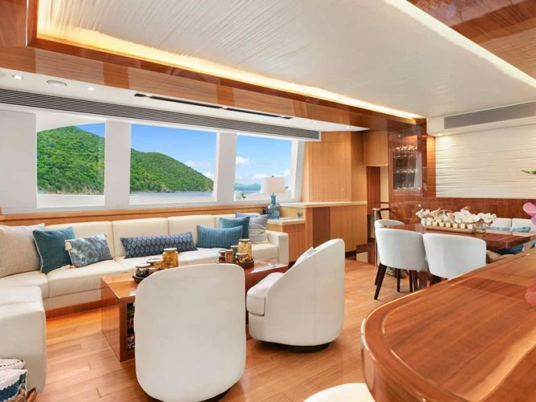 Luxury Yacht to hire Bahamas at the best price