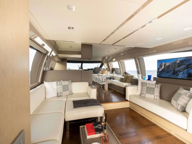 Luxury Yacht to hire Naples at the best price